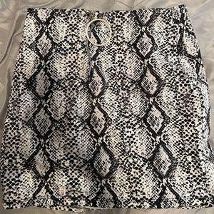 Pencil skirt snake print